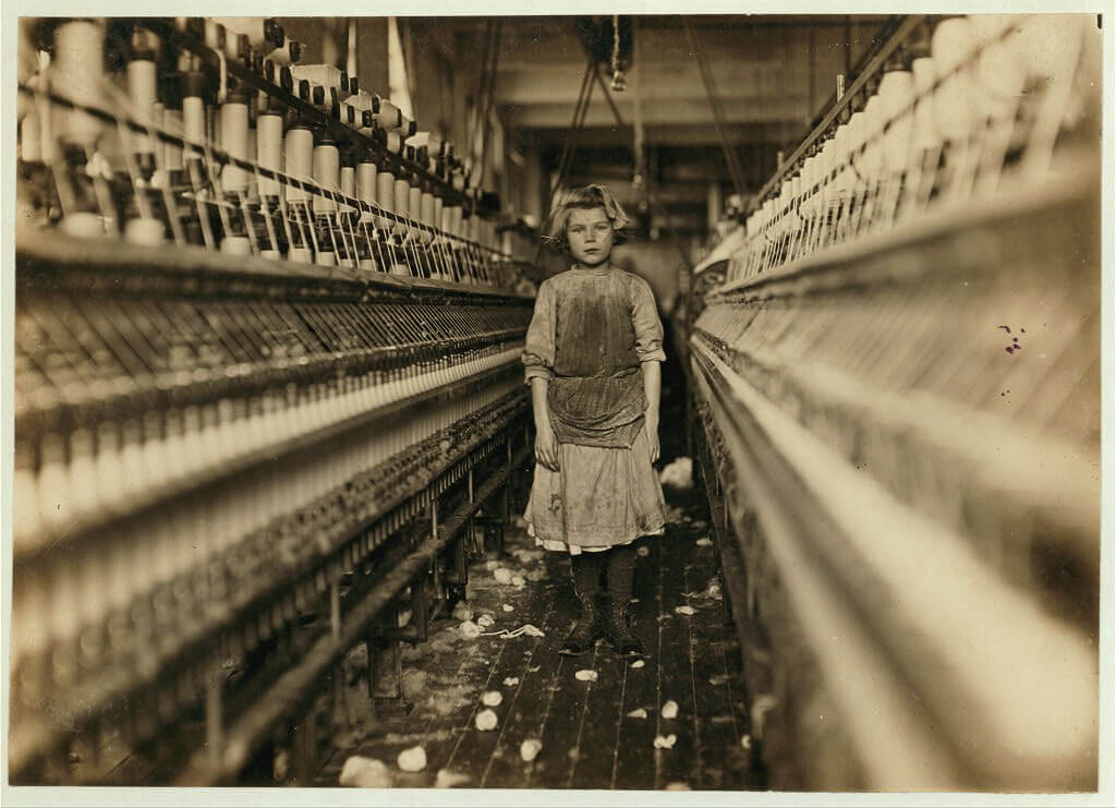 Little Spinner in Globe Cotton Mill, Augusta, Ga., 1909